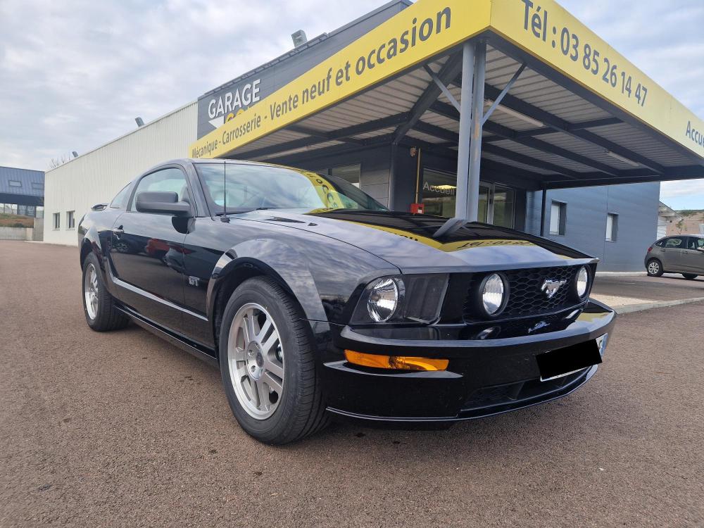 FORD MUSTANG